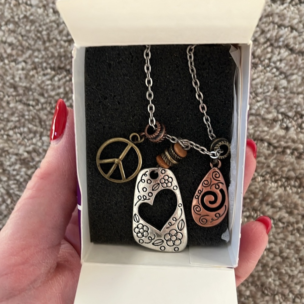 NWT in box Lia Sophia necklace